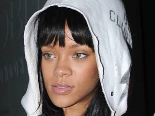 Rihanna spotted kissing Drake at nightclub