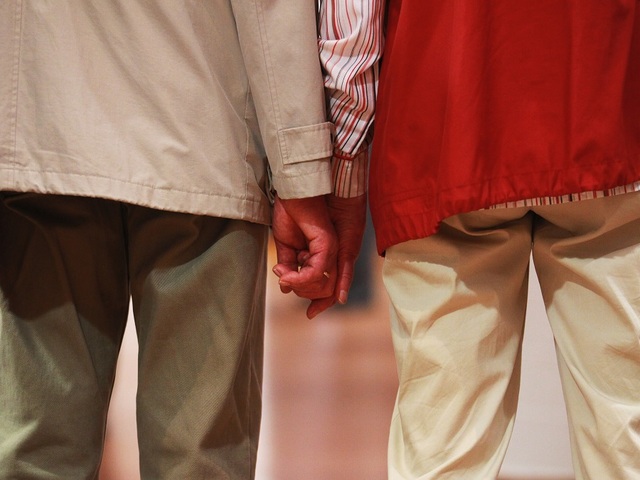 Viral: Elderly couple has cute blind first date